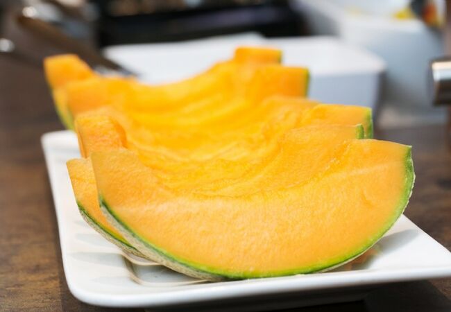 Melonen auf einen Teller